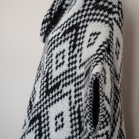 Elsamanda Oversized Sweater with Cowl Neck - Picture 3 of 7